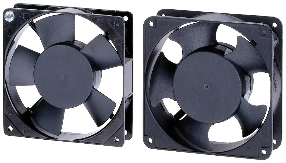 Due ventole nere per computer una accanto all'altra. Ciascuna ha cinque pale del rotore ed è montata in cornici quadrate.
