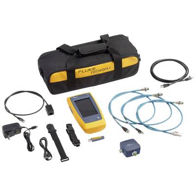 Un set di dispositivi di test di rete composto da un'unità principale, cavi, adattatori e una borsa da trasporto. Utilizzato per testare cavi di rete.