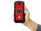 Una mano tiene un caricabatterie portatile rosso con un display digitale che mostra '90%' e un simbolo di ricarica wireless sul lato anteriore.