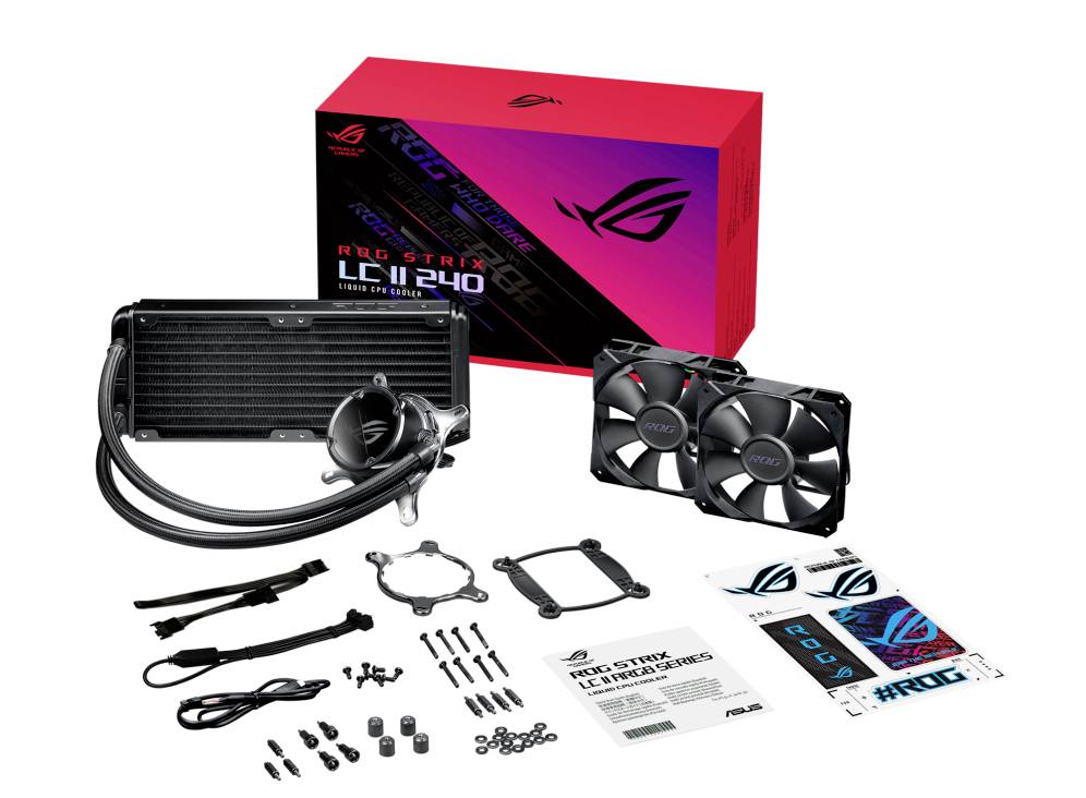 Un dissipatore di calore per CPU ROG Strix LC II 240 ARGB mostrato con ventole, accessori, istruzioni e adesivi fuori dalla scatola.