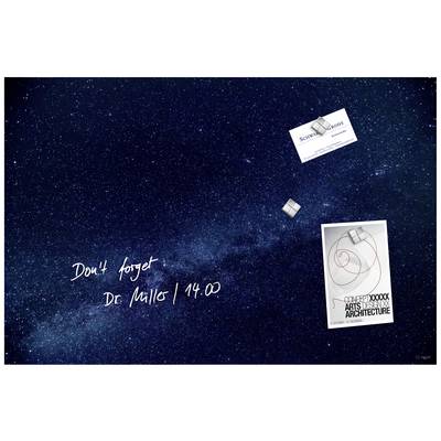 Un cielo stellato fa da sfondo. Un appunto recita: 'Non dimenticare Dr. Miller 14:00'. A destra sono visibili due fogli di carta.