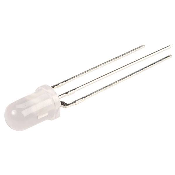 Un LED trasparente con tre pin metallici su sfondo bianco, utilizzato come componente elettrico per l'emissione di luce.