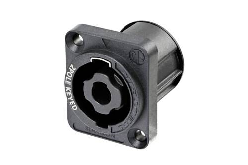 Connettore Speakon nero a 4 poli in involucro quadrato, idoneo per cablaggi in ambito audio professionale.