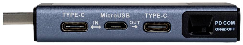 Un adattatore con porte: due USB Type-C, un MicroUSB e un interruttore con la scritta 'PD COM ON/OFF'.