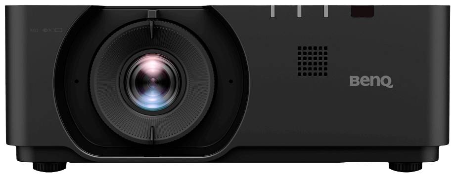 Un proiettore nero con un obiettivo luminoso, marca 'BenQ', in vista frontale. Adatto per presentazioni e applicazioni home cinema.