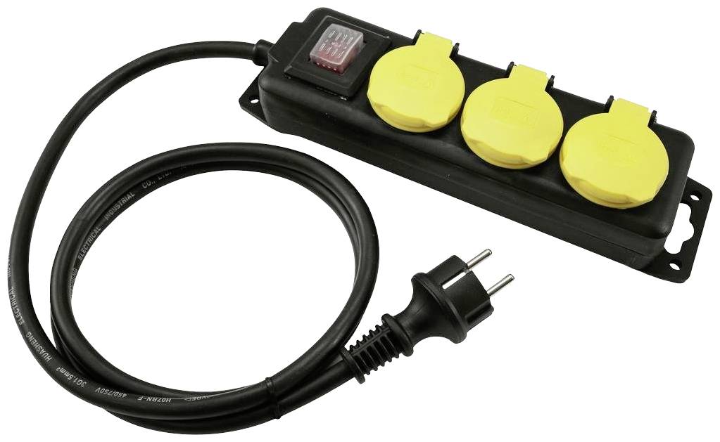 Un cavo di prolunga nero con tre prese gialle e un interruttore on/off, ideale per l'uso esterno.