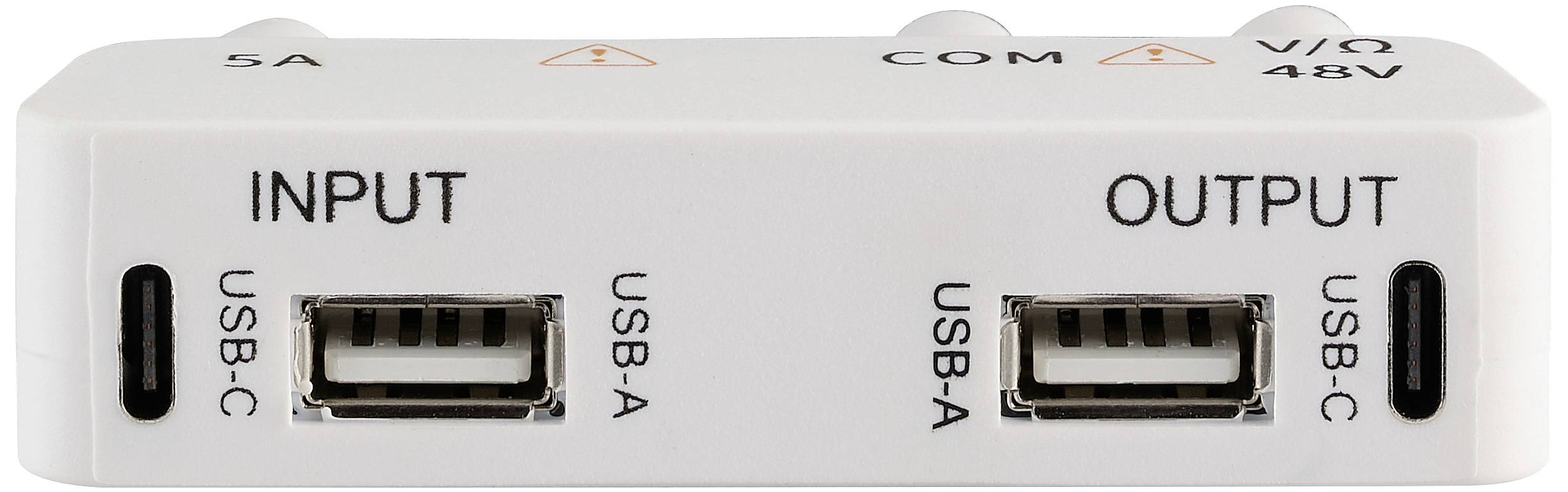 Un adattatore con porte USB-A e USB-C, contrassegnate con 'INPUT' e 'OUTPUT'.