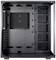 Cabinet per computer vuoto di colore nero, con lato aperto, che mostra gli slot di montaggio per componenti e le aperture per la ventilazione.