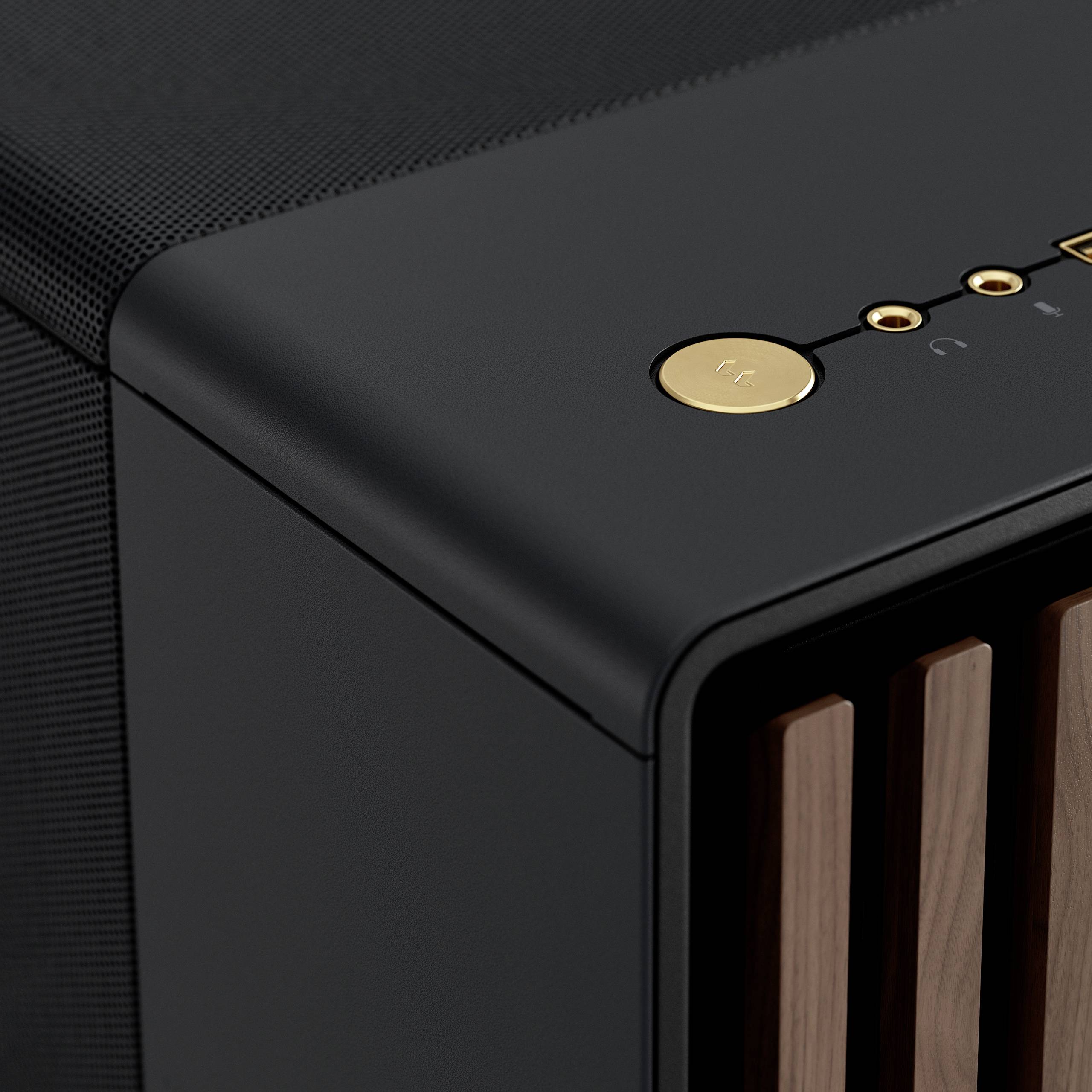 Primo piano di una cassa acustica nera con un pulsante dorato e un elemento in legno. Design moderno, materiali di alta qualità.