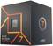 Un imballaggio di un processore AMD Ryzen serie 7000 con un grande '7' e linee luminose su uno sfondo scuro.