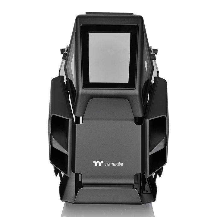 Un case per computer dal design futuristico in nero di Thermaltake, con tagli netti da diversi angolazioni.