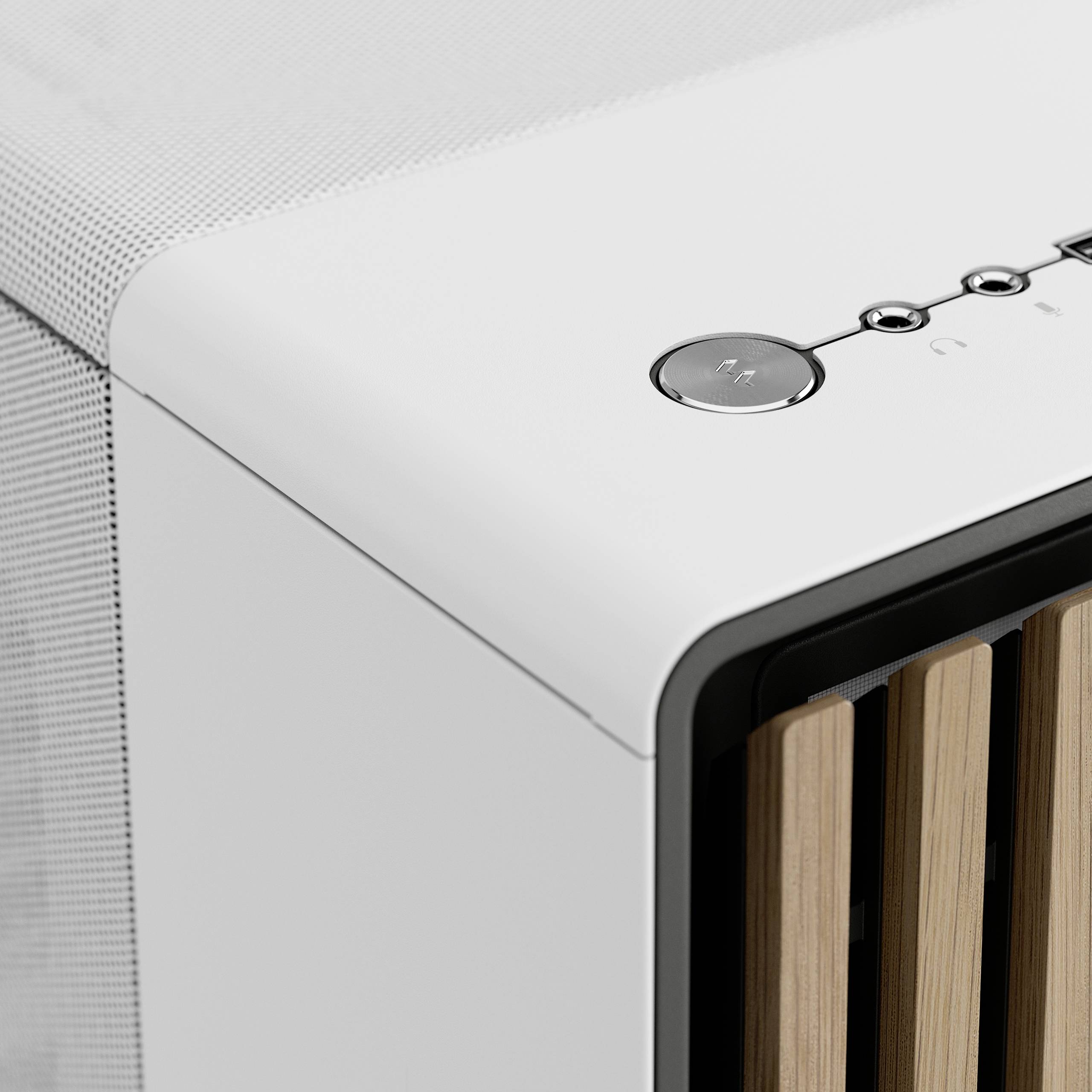 Un altoparlante bianco moderno con comandi sulla parte superiore e un accento in legno sul davanti, in primo piano.