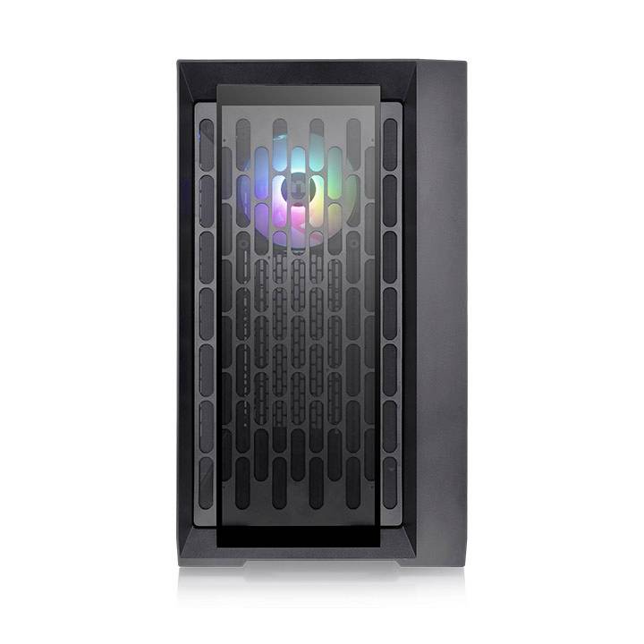 Un case per computer con una finestra trasparente mostra un ventilatore illuminato che risplende in diversi colori.