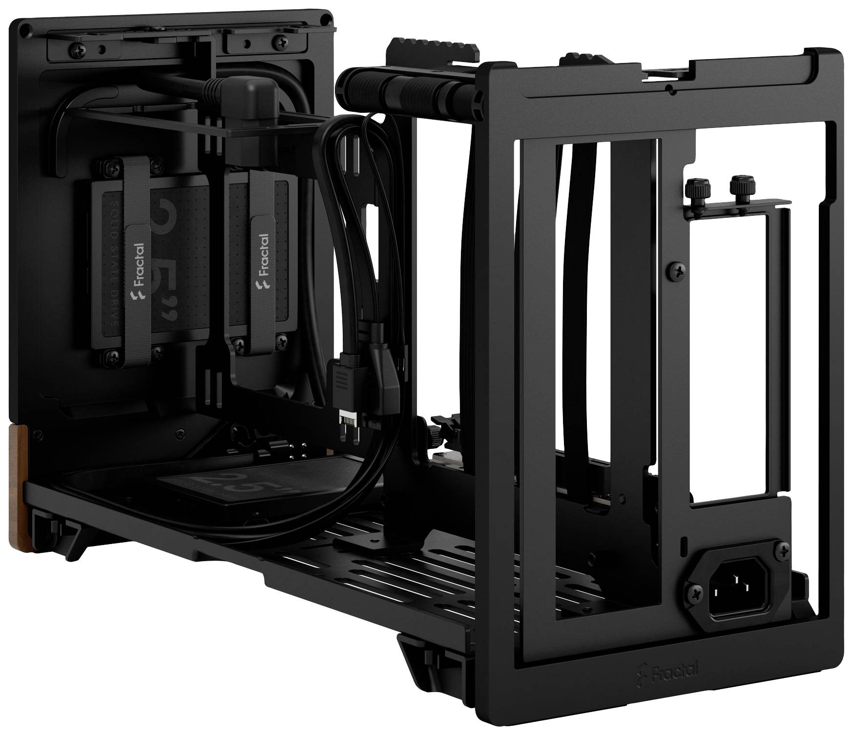 Custodia del computer in posizione aperta con hard disk e connessioni visibilmente montati. Design nero, telaio robusto.