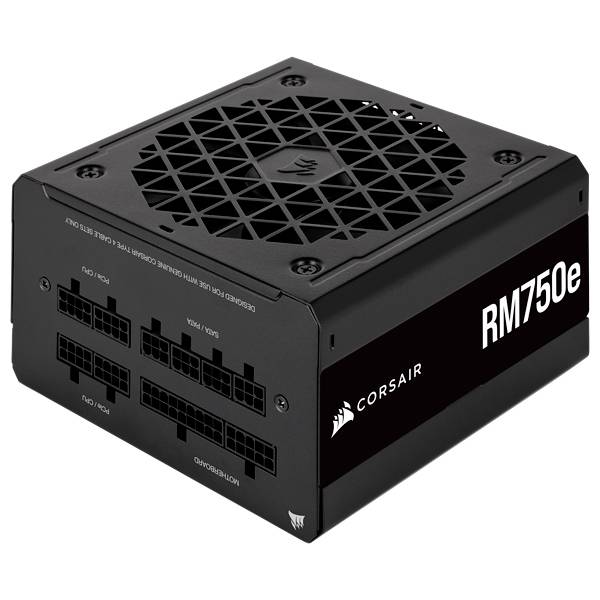 Alimentatore modulare Corsair RM750e con gestione dei cavi, griglia di ventilazione superiore. Adatto per build PC con potenza di 750 Watt.