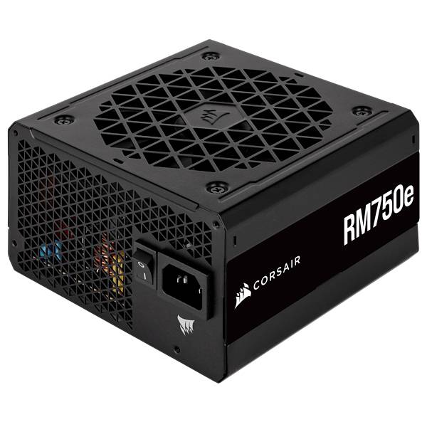 Un alimentatore per computer con la scritta 'RM750e Corsair', con involucro nero, griglia di ventilazione e attacco per cavi di alimentazione.