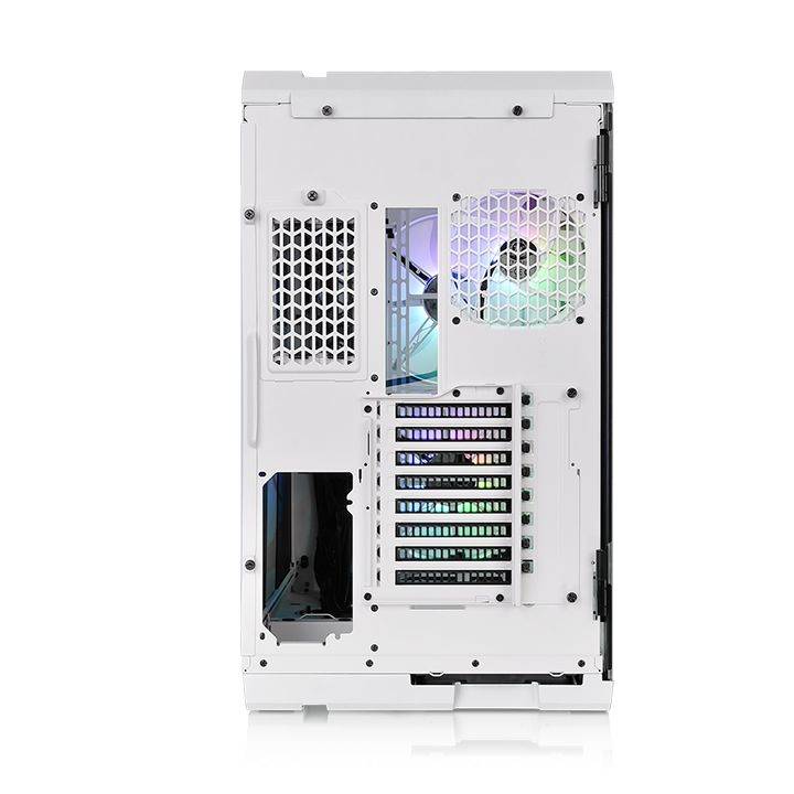 Vista posteriore di un case per computer bianco con ventole visibili e diversi slot di connessione ed espansione.