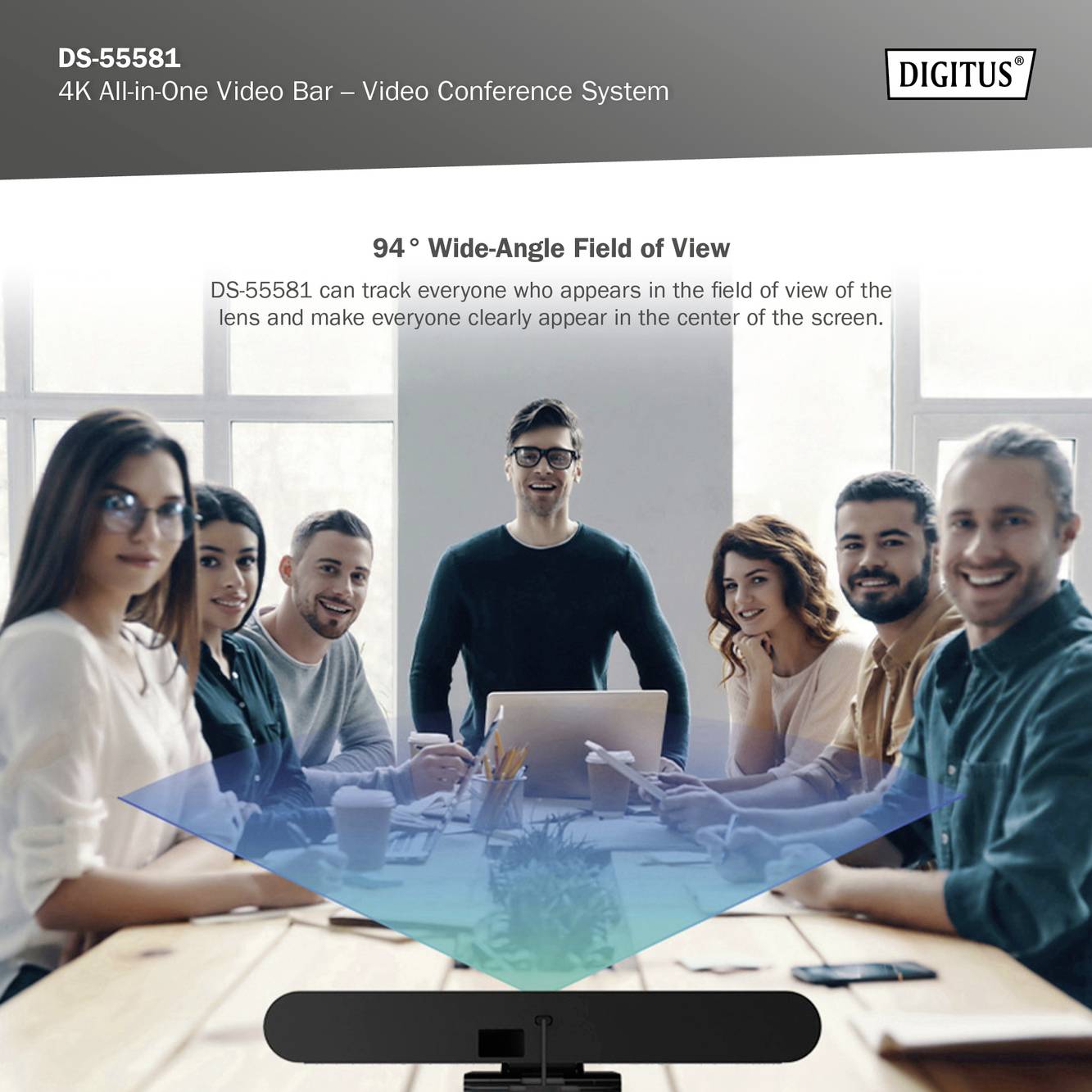 'DS-55581 4K All-in-One Video Bar - Sistema di videoconferenza' con un ampio campo visivo di 94°. Otto persone sono sedute a un tavolo e guardano verso la telecamera.