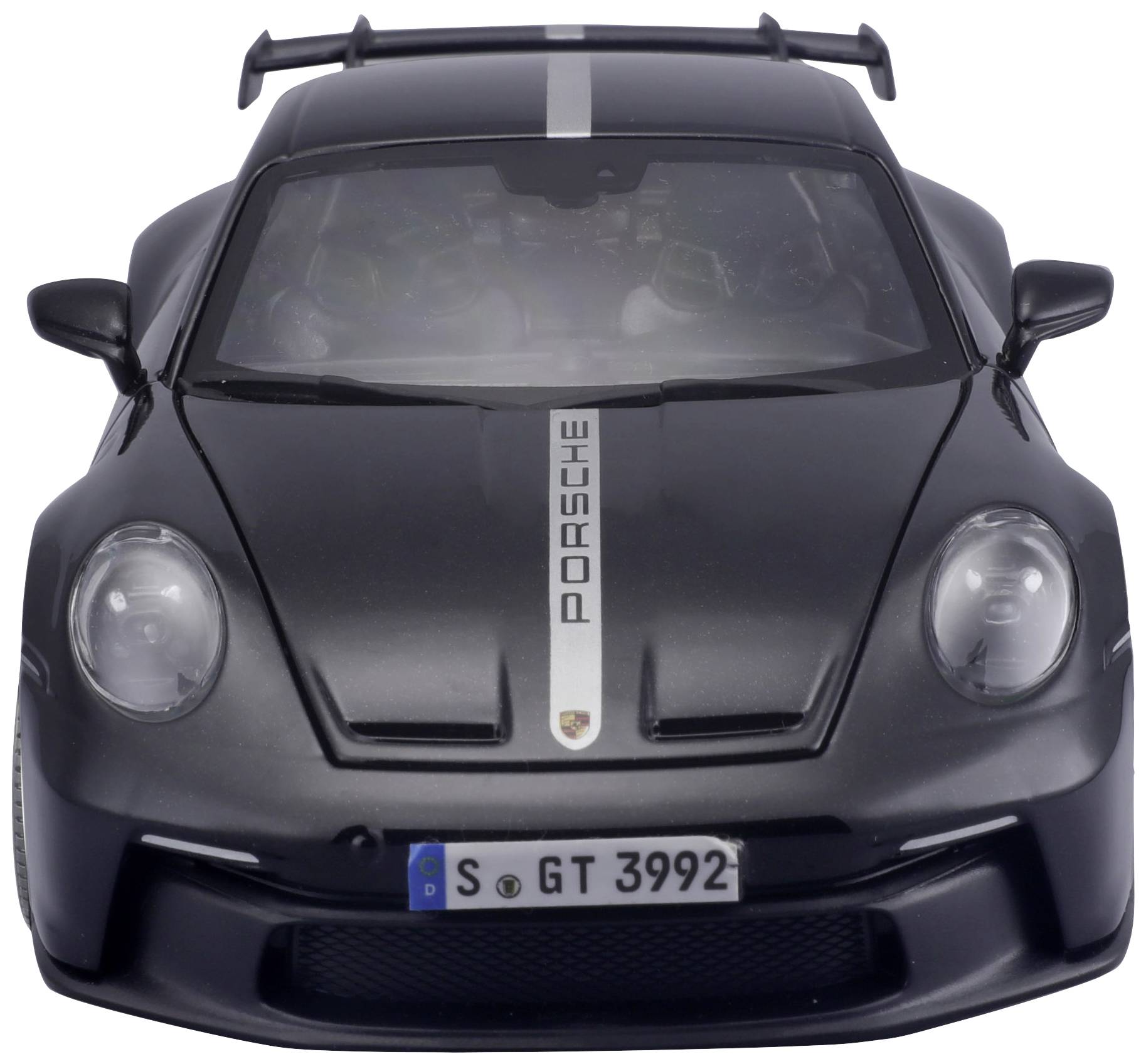 Auto sportiva nera, vista frontale, con grande spoiler posteriore e logo visibile sul cofano. Targa: 'S GT 3992'.