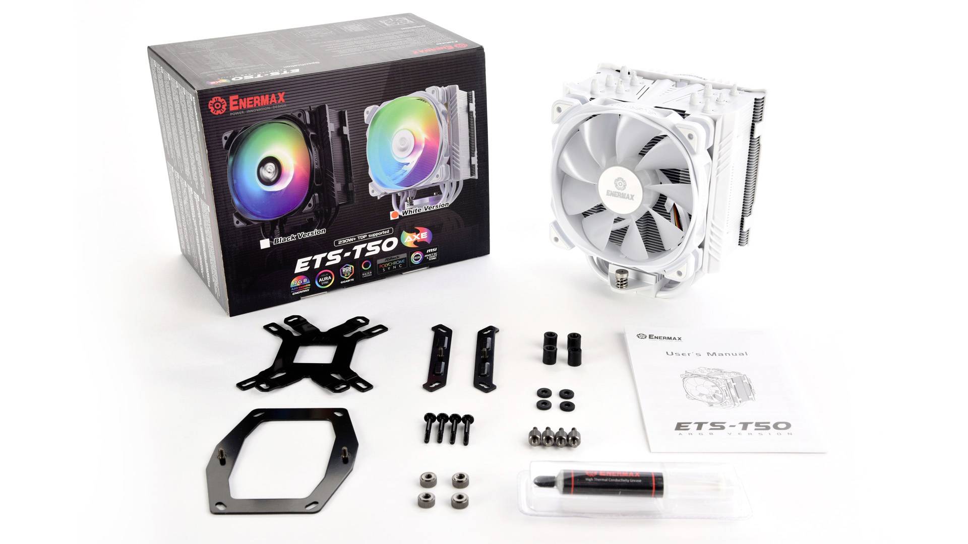Un kit di raffreddamento per CPU con un dissipatore di calore bianco e un ventilatore RGB. Confezione, accessori di montaggio, istruzioni e pasta termica sono posizionati accanto.