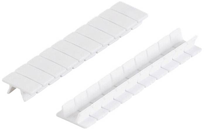 Due canaline portacavi bianche in plastica con coperchi rimovibili, mostrate in una vista leggermente inclinata, progettate per una sistemazione ordinata dei cavi.