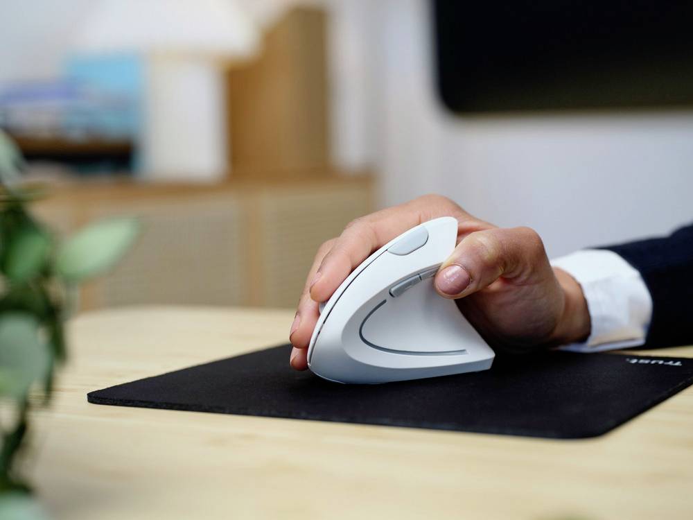 VERTO WIRELESS ERGO MOUSE WHITE-11