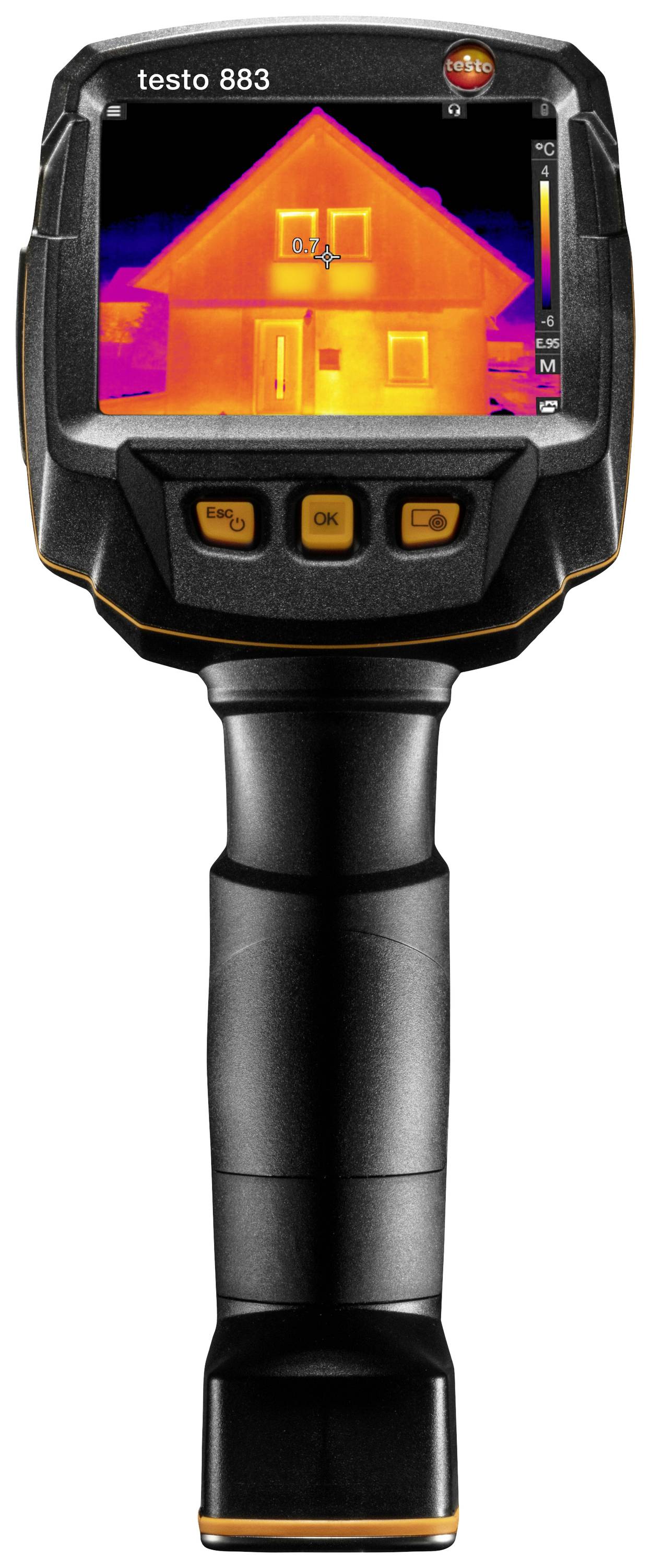 Una termocamera mostra un edificio con evidenti differenze di colore per visualizzare le variazioni di temperatura.