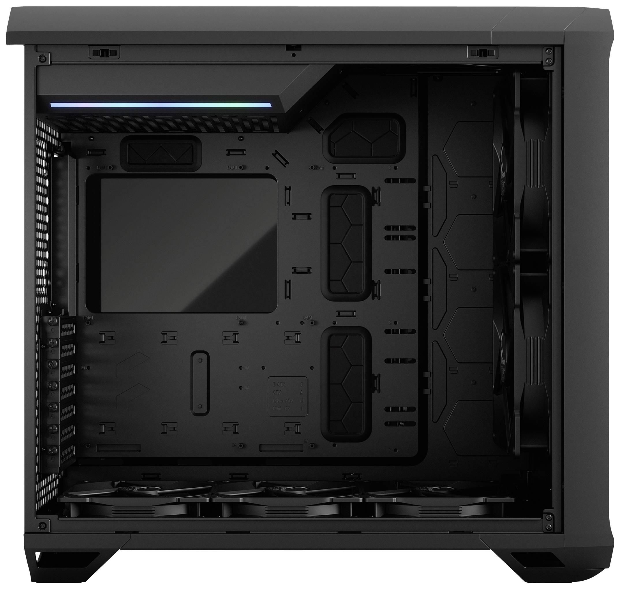 Custodia nera per PC vista dall'interno, aperta sul lato sinistro. Sono visibili gli alloggiamenti per i ventilatori, le aree per la gestione dei cavi e le strisce LED RGB nella parte superiore.