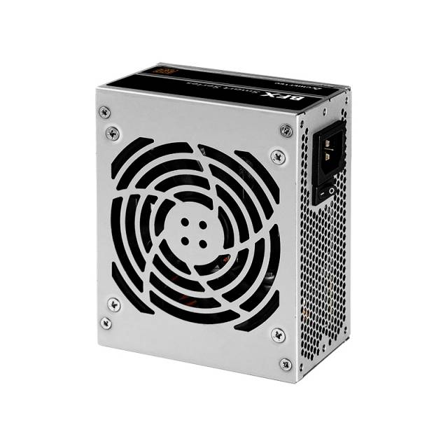Un alimentatore per computer argentato con griglia del ventilatore visibile sul retro. Dispone di un involucro nero e un attacco per il cavo di alimentazione.