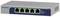 Un interruttore NETGEAR grigio con cinque porte Ethernet, tutte le porte mostrano spie di attività verdi.