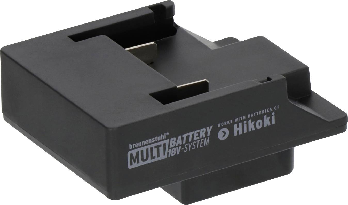 Adattatore batteria nero per Hikoki, etichettato "brennenstuhl MULTI BATTERY 18V SYSTEM", mostrato in vista prospettica del prodotto su uno sfondo bianco.