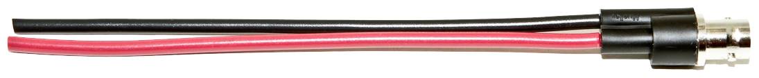 Un cavo nero e un cavo rosso sono fissati a un connettore metallico rotondo utilizzato per collegare componenti elettronici.