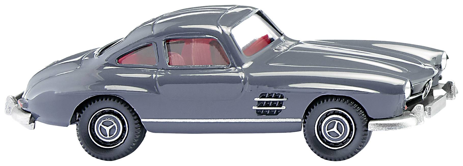 Un'auto giocattolo grigio argento in stile classico, con sedili rossi e logo Mercedes-Benz nero sui cerchioni, vista lateralmente.
