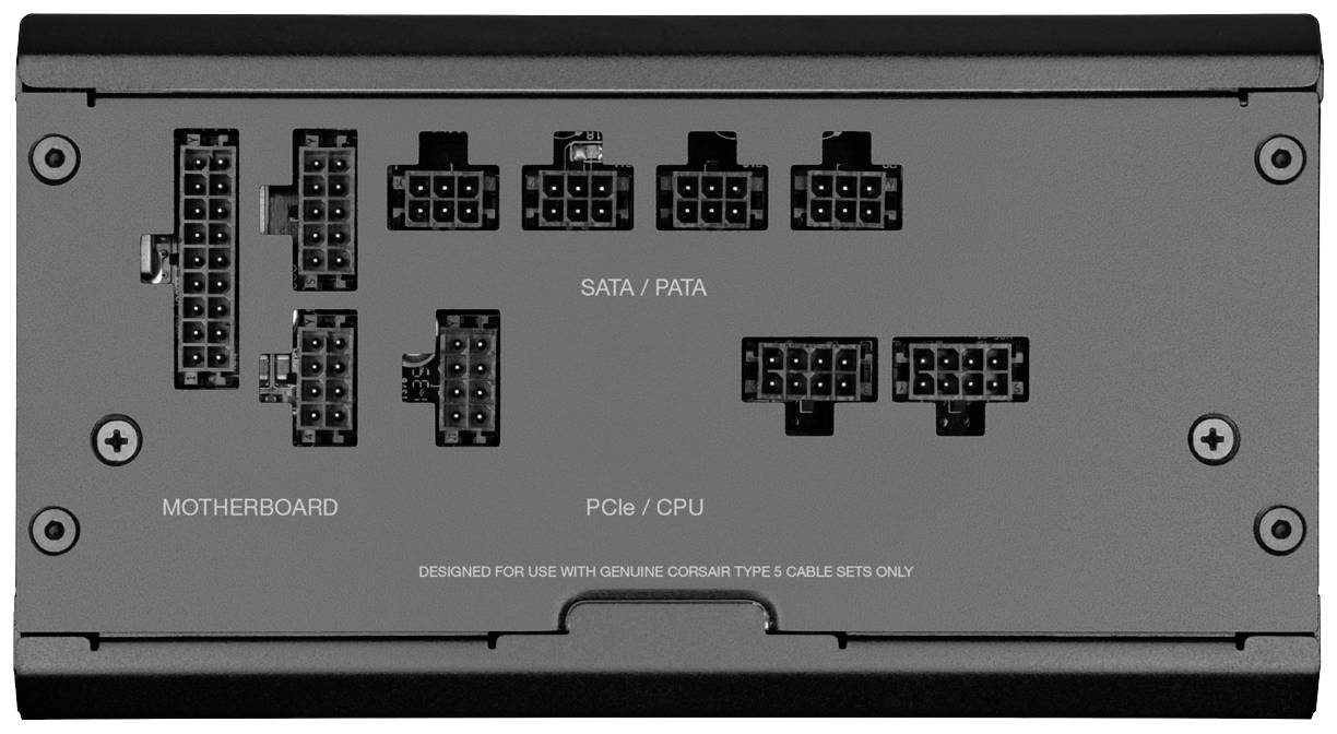 Retro di un alimentatore con diversi socket di connessione, tra cui 'Motherboard', 'SATA/PATA' e 'PCIe/CPU'.