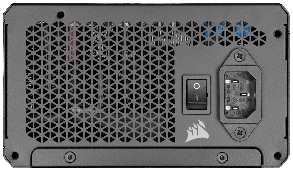 Un alimentatore nero per computer con griglia di ventilazione, interruttore di accensione/spegnimento e connettore di alimentazione sul lato frontale.