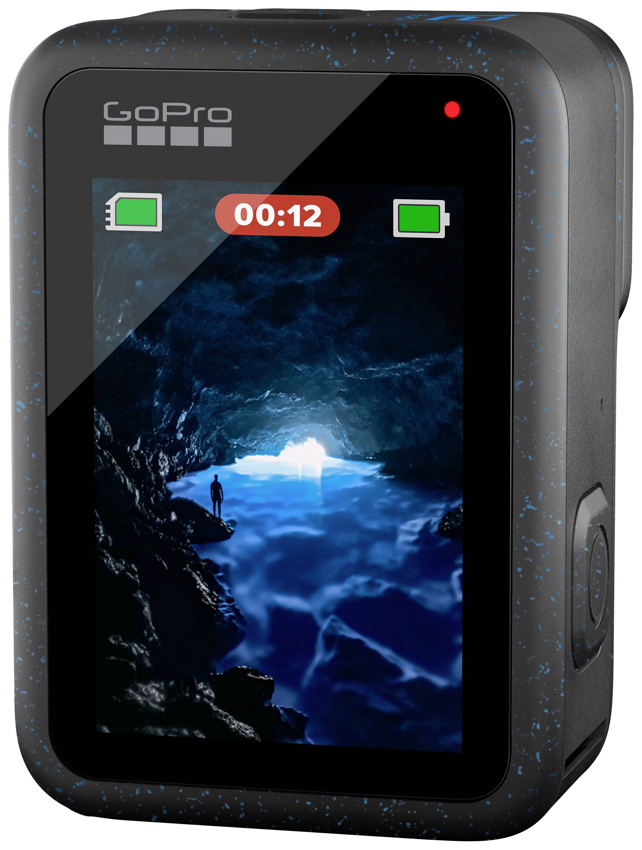 Una videocamera da azione mostra sullo schermo l'immagine di una grotta con una persona che sta all'ingresso. Lo schermo indica un tempo di registrazione di 12 secondi.