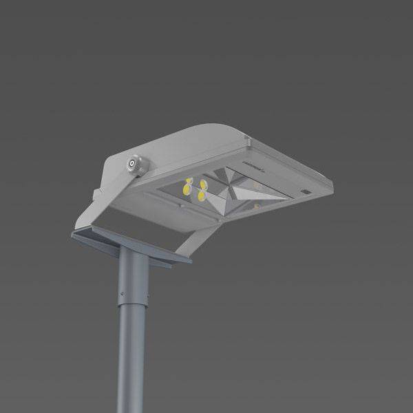 Una moderna lampada stradale con involucro LED rettangolare e palo in metallo, raffigurata su sfondo grigio.