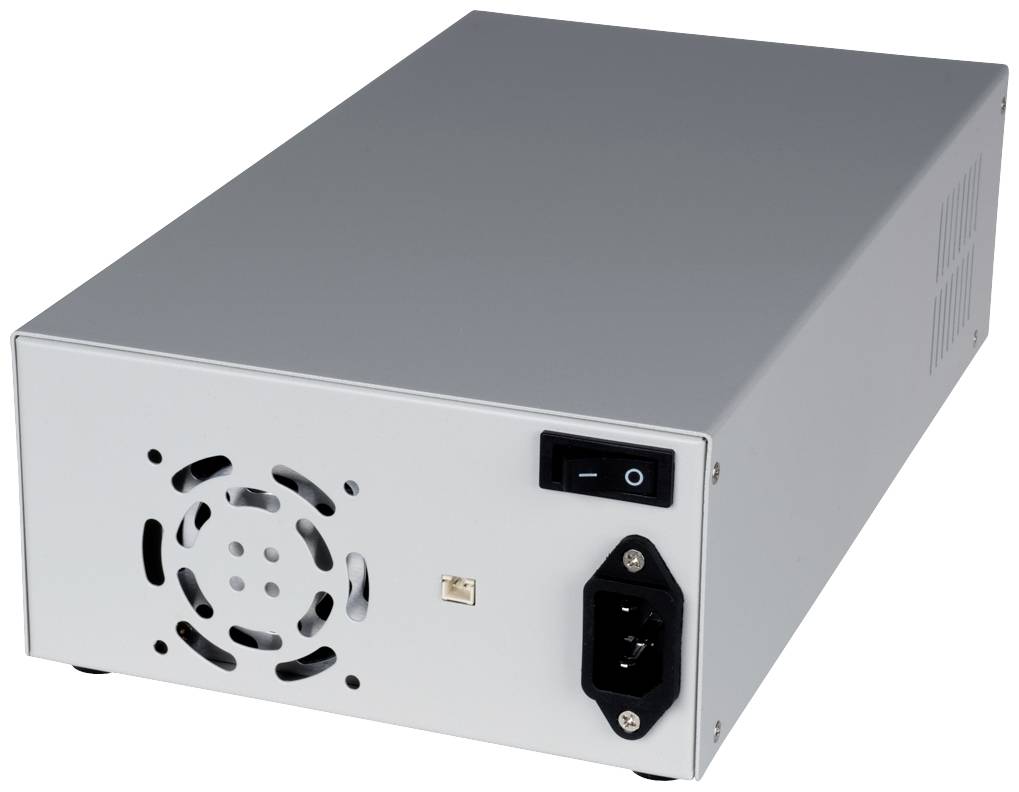 Un alimentatore per computer argento con apertura per ventola, interruttore di accensione e connettore di alimentazione sul retro.