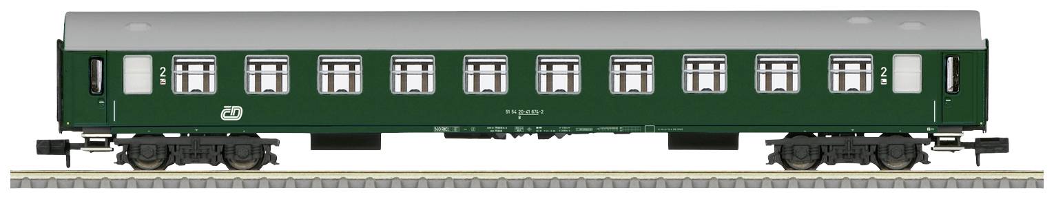 Vagone ferroviario verde con 11 finestre, fermo su un binario. Il vagone ha il numero 'Cd' ed è destinato al trasporto passeggeri.