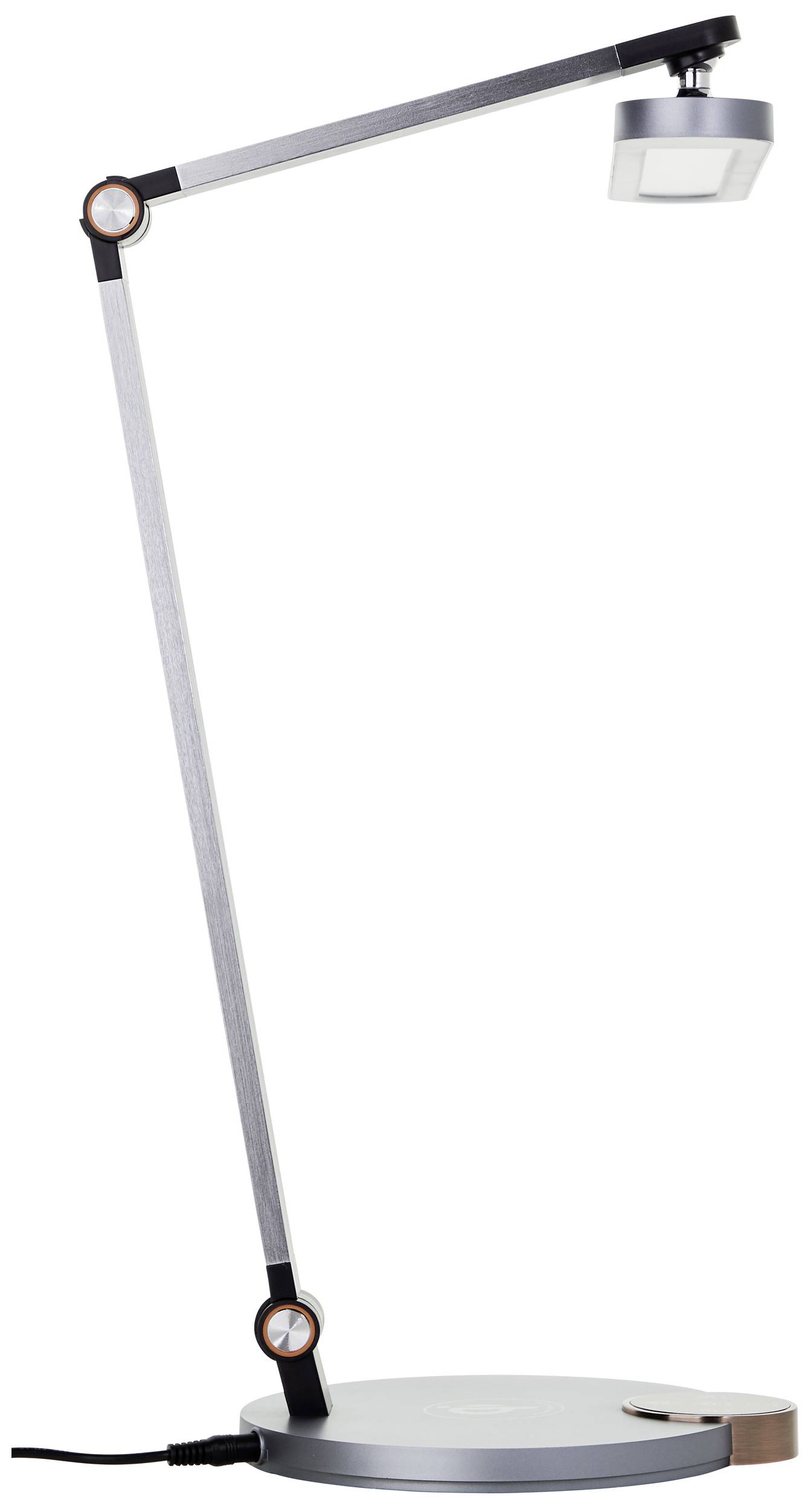 Lampada da scrivania argentata con braccio lungo e regolabile, con paralume rettangolare, poggiante su base circolare.