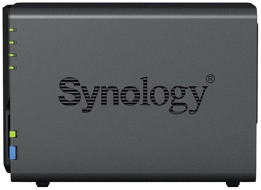 Dispositivo di archiviazione di rete con logo 'Synology' sul lato anteriore, diversi indicatori LED a sinistra.