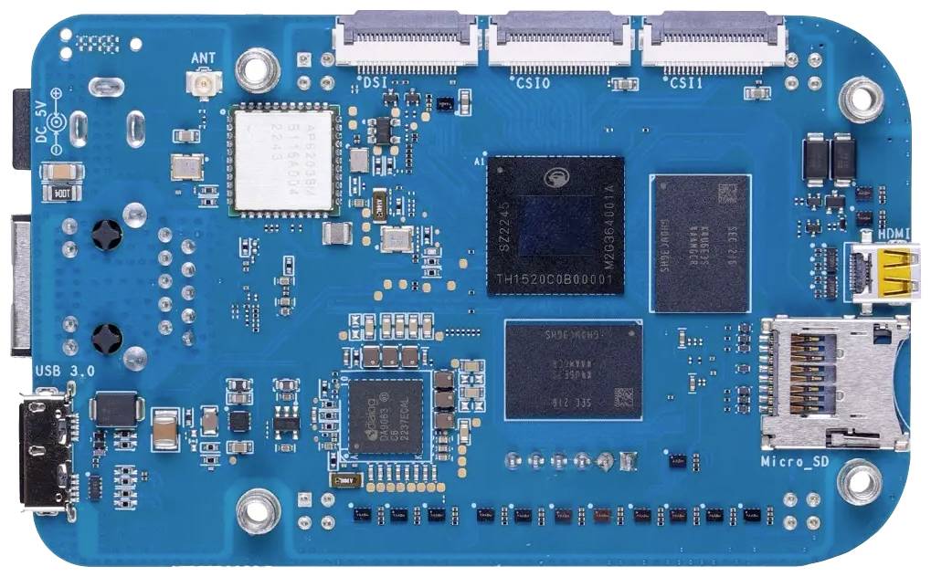 Scheda elettronica con componenti elettronici, tra cui chip, connettori e uno slot per Micro-SD. Utilizzata per l'elaborazione dei dati.