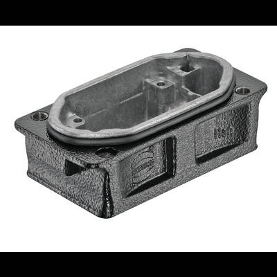Involucro metallico per connessioni elettriche, rettangolare con bordi arrotondati e multiple aperture.