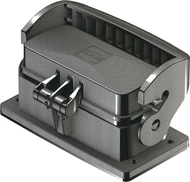 Un connettore industriale nero, rettangolare, con meccanismo a leva e due chiusure metalliche. Progettato per connessioni elettriche robuste.