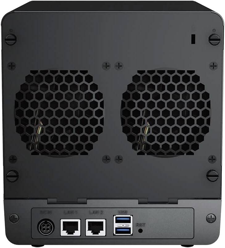 Server NAS nero con due aperture per ventole sul retro. Nella parte inferiore sono presenti le seguenti porte: due porte LAN, due porte USB e un pulsante di ripristino.