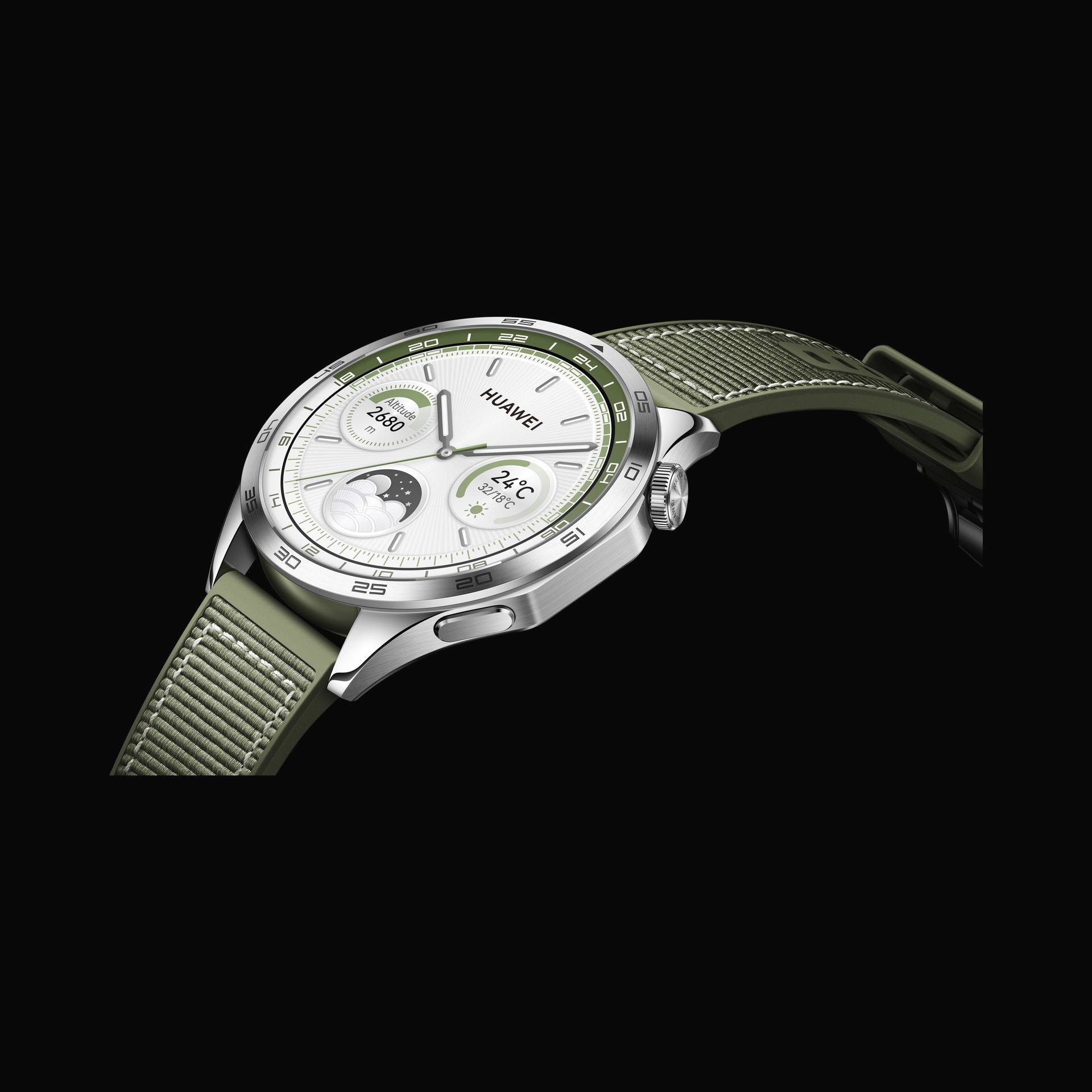 Un orologio intelligente con cassa argentata e cinturino verde mostra data, ora e frequenza cardiaca.
