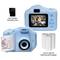 Fotocamera digitale blu con foto di un bambino sullo schermo. Inclusa scheda MicroSD da 64GB e tre rotoli di carta termica per la stampa.