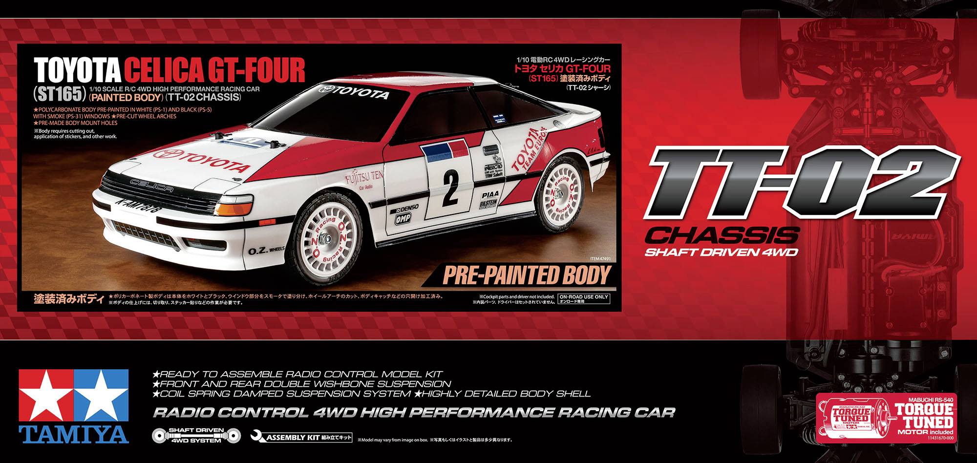'Modellino Toyota Celica GT-Four su telaio TT-02, design rosso e bianco, pre-verniciato, 4WD. Logo Tamiya e dettagli del kit.'