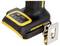 Avvitatore a batteria con accenti gialli e clip per cintura. Sono visibili due tasti di comando.