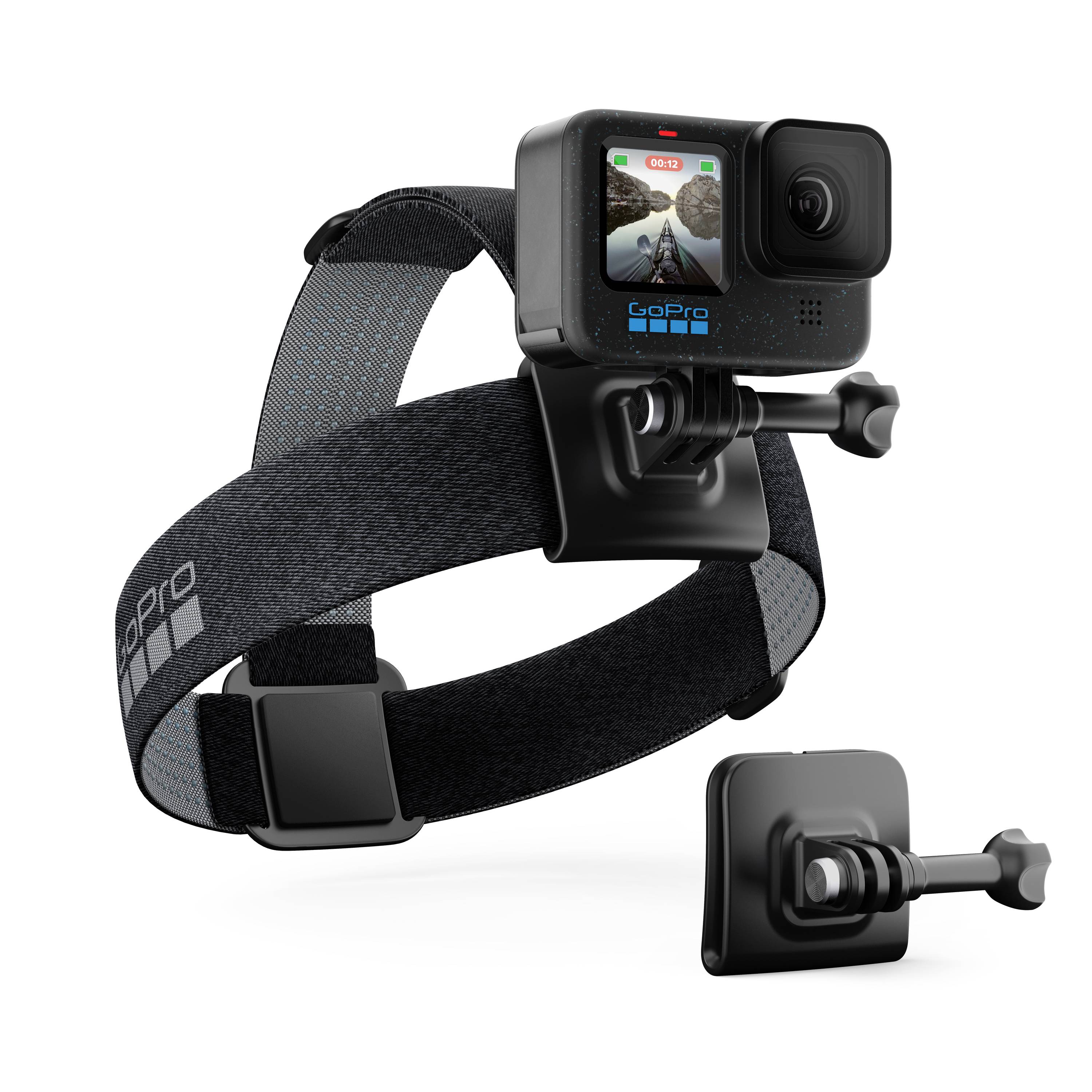 Una fotocamera d'azione con fascia per la testa e accessori di montaggio, sullo schermo della fotocamera è visibile un'immagine outdoor.